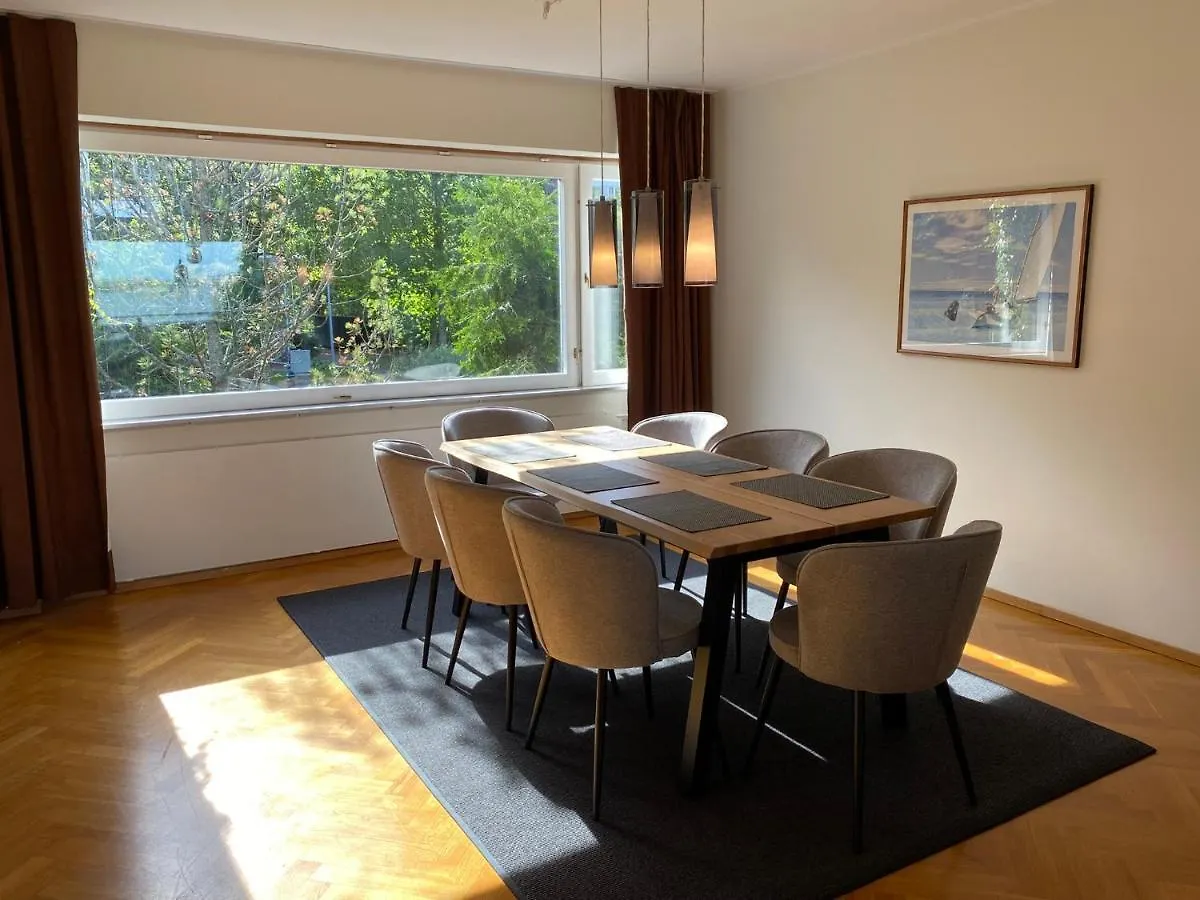 Kolme Makuuhuonetta Merenrannalla Lauttasaaressa Helsinki Apartment